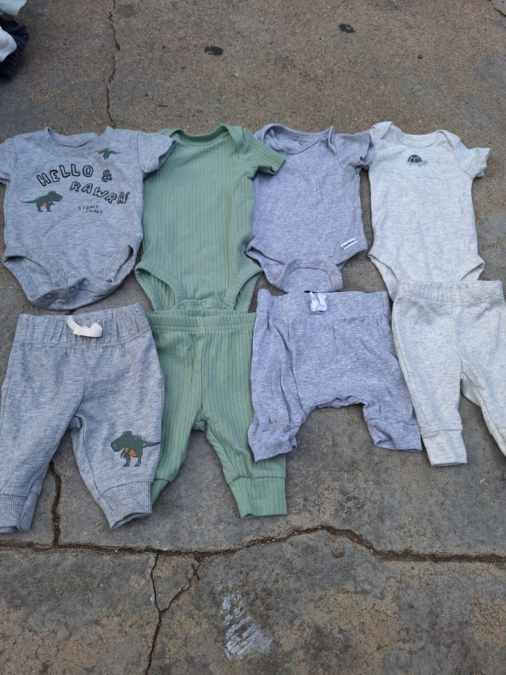 Neutral Baby Onesie and Pant Set with Dino Motifs - Gray & Sage Green(4)